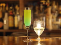 ミントリキュール or ブルーキュラソー